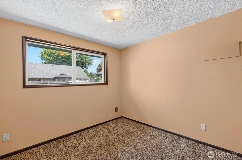 4724 Windemere Street Longview WA 98632