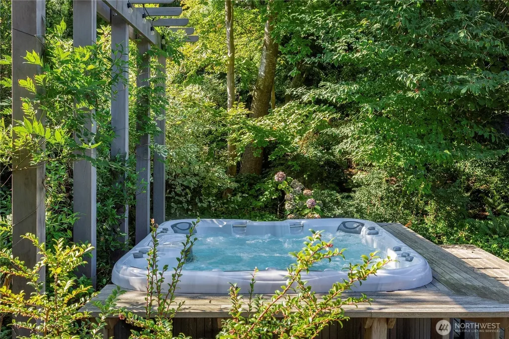1935 Parkside Drive E Seattle WA 98112