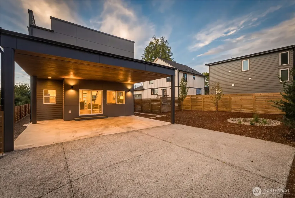 6115 S Cooper Street Seattle WA 98178