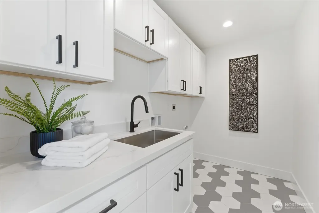 6115 S Cooper Street Seattle WA 98178
