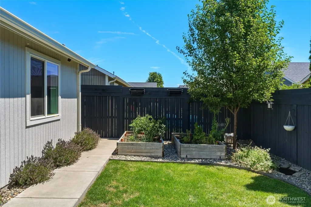 1251 SW Greeley Street College Place WA 99324
