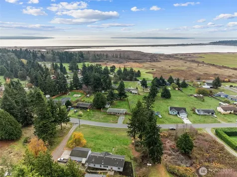 621 Crockett Lake Drive Coupeville WA 98239
