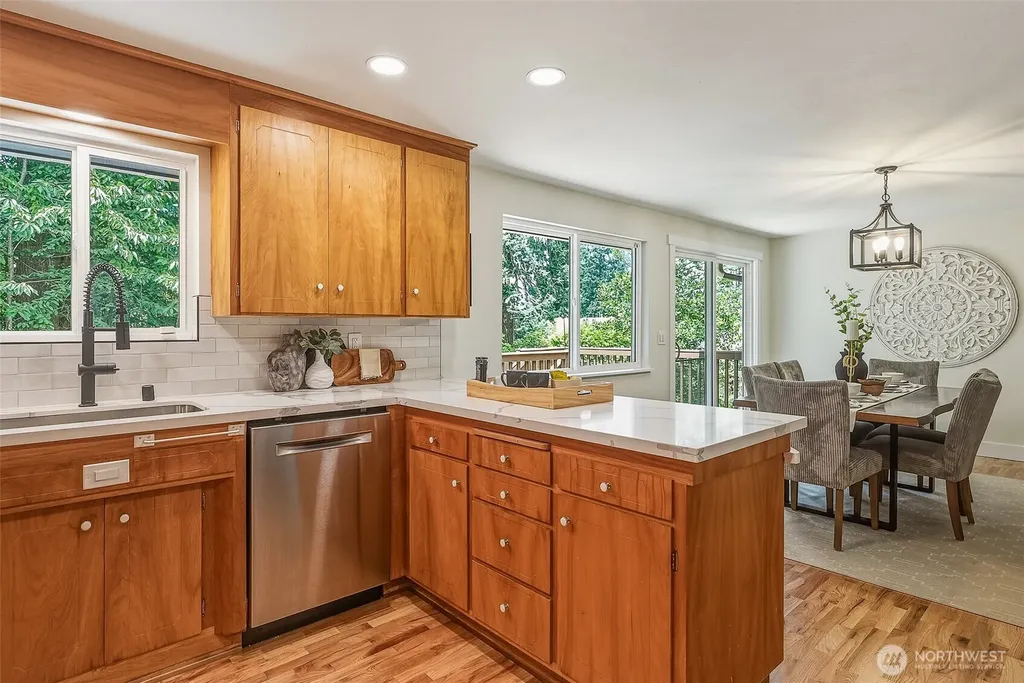 15513 Palatine Lane N Shoreline WA 98133