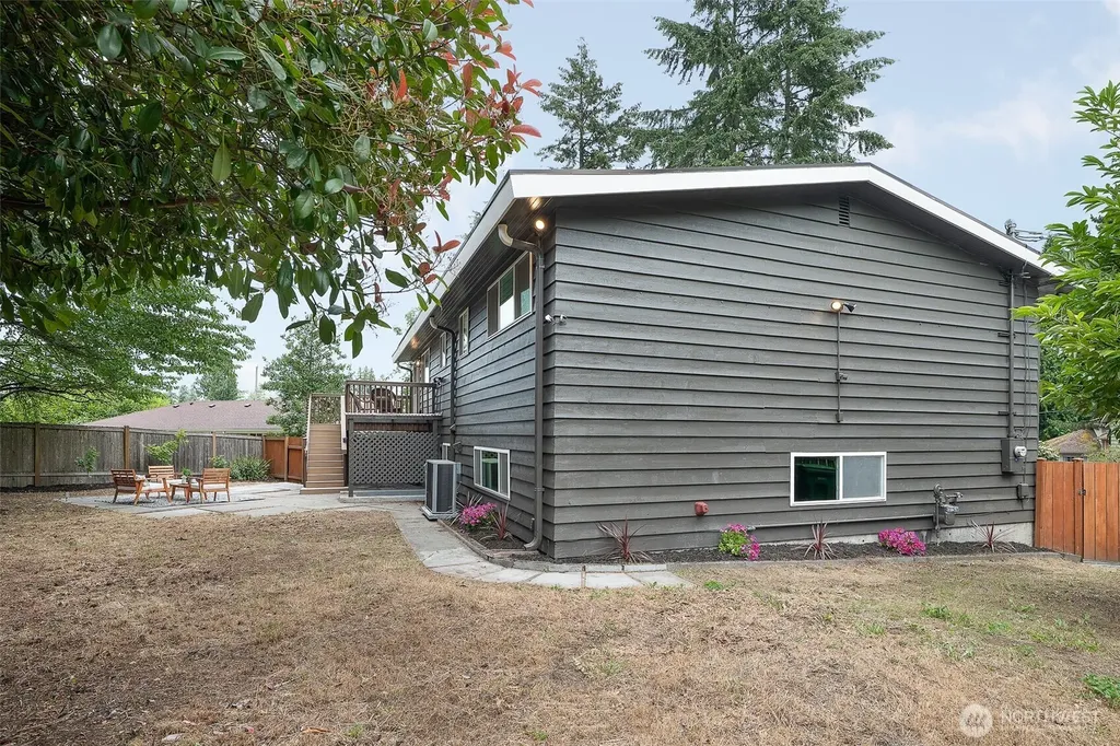 15513 Palatine Lane N Shoreline WA 98133