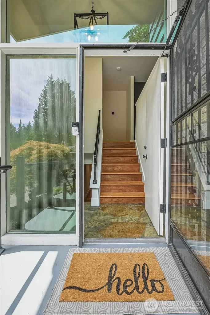 15513 Palatine Lane N Shoreline WA 98133
