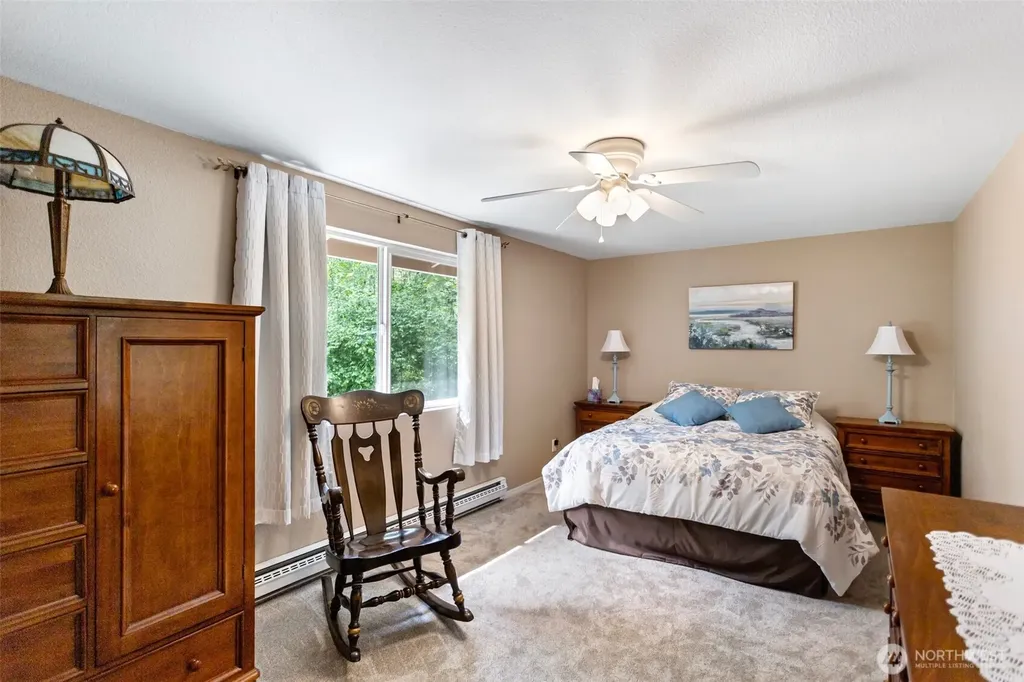 17729 S Tapps Drive E Lake Tapps WA 98391