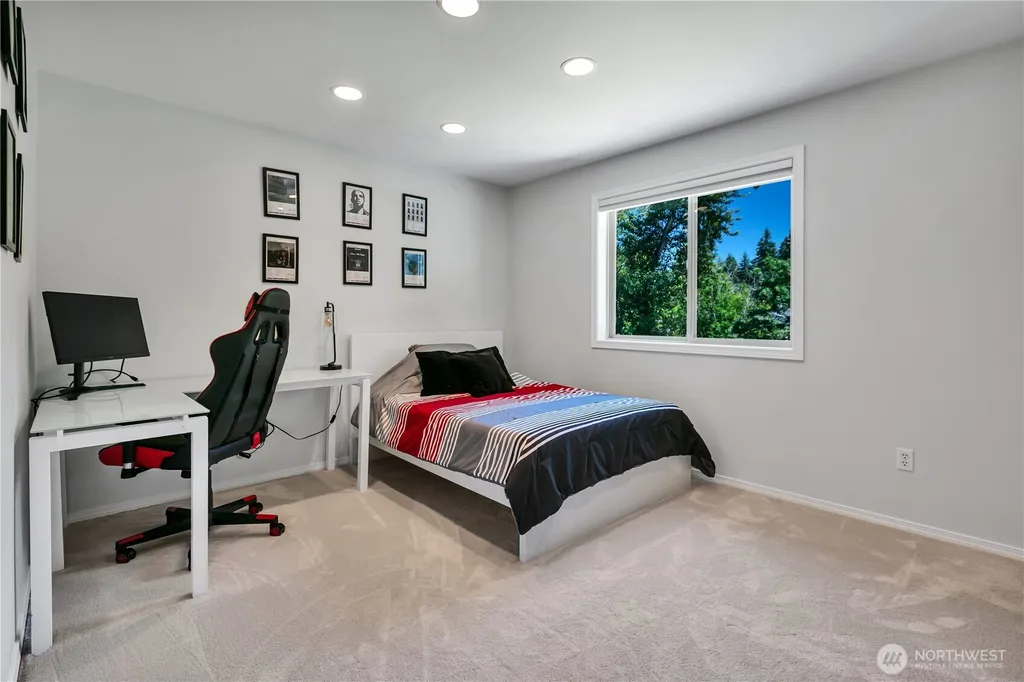 35826 9th Avenue SW Federal Way WA 98023
