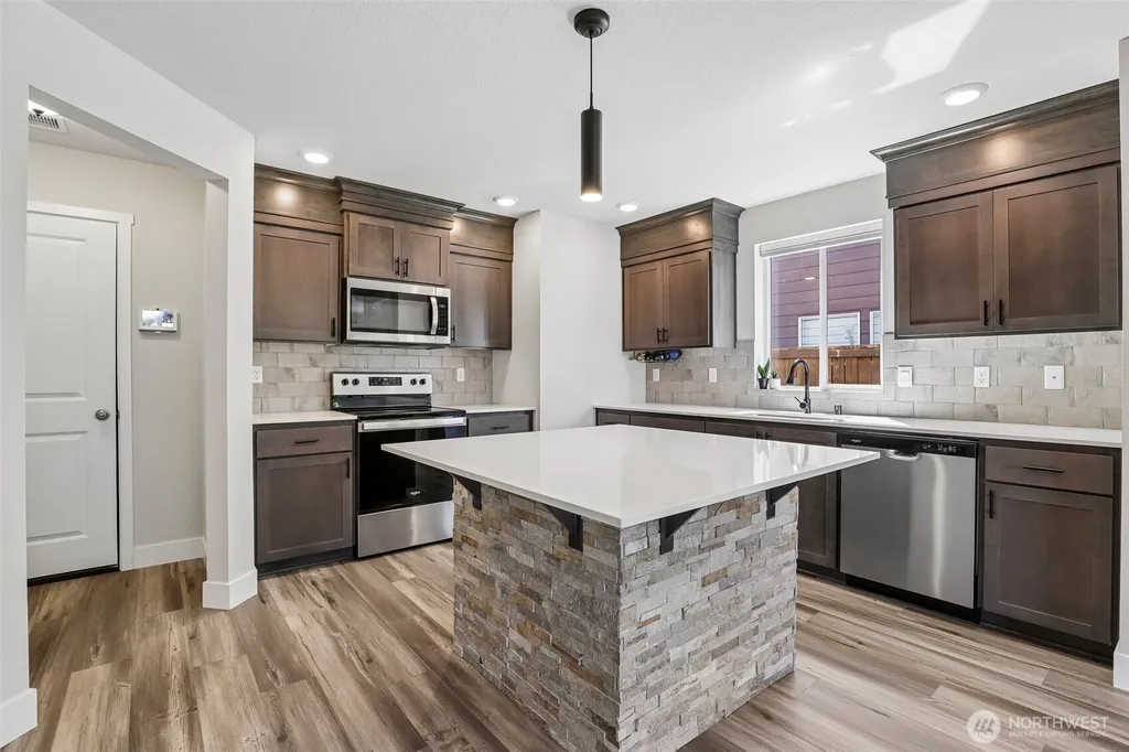 922 NW 175th Way Ridgefield WA 98642