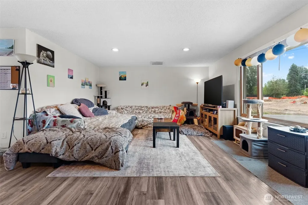 1637 SE Salmonberry Road Port Orchard WA 98366