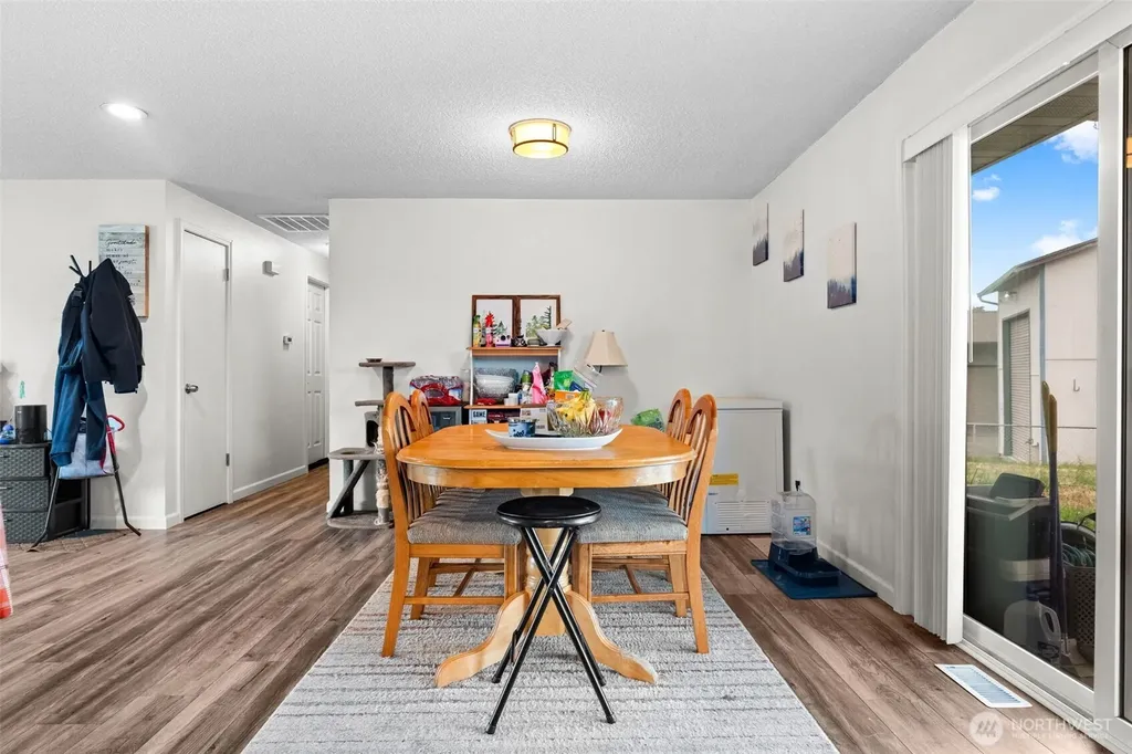 1637 SE Salmonberry Road Port Orchard WA 98366