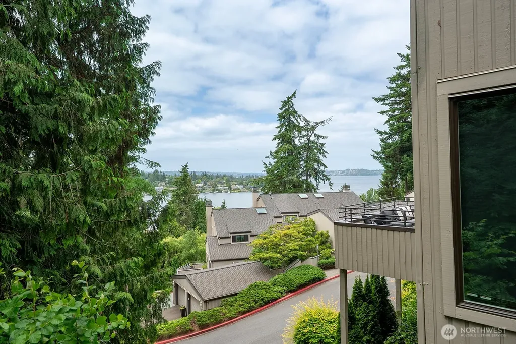 4818 102nd Lane NE Kirkland WA 98033