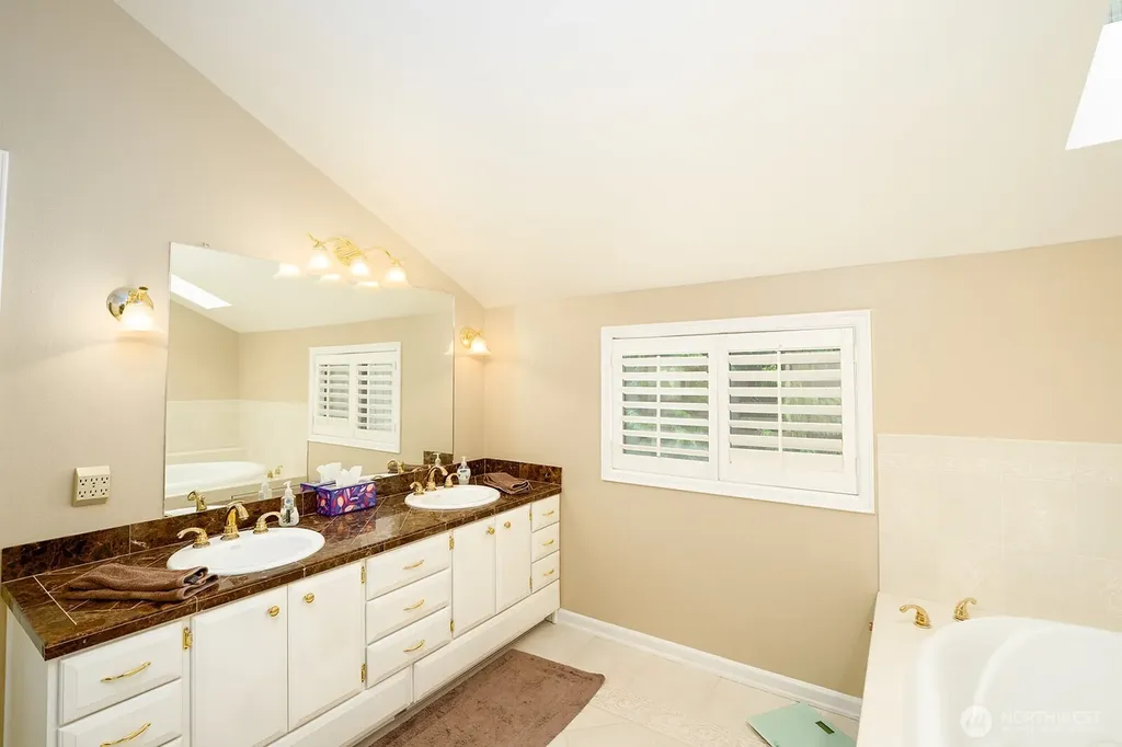 4818 102nd Lane NE Kirkland WA 98033