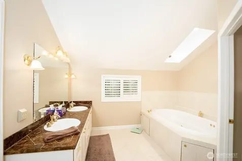 4818 102nd Lane NE Kirkland WA 98033