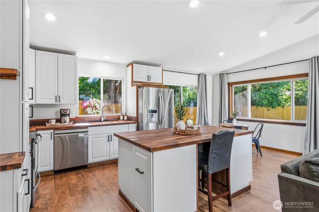 6113 148th Avenue NE Lake Stevens WA 98258
