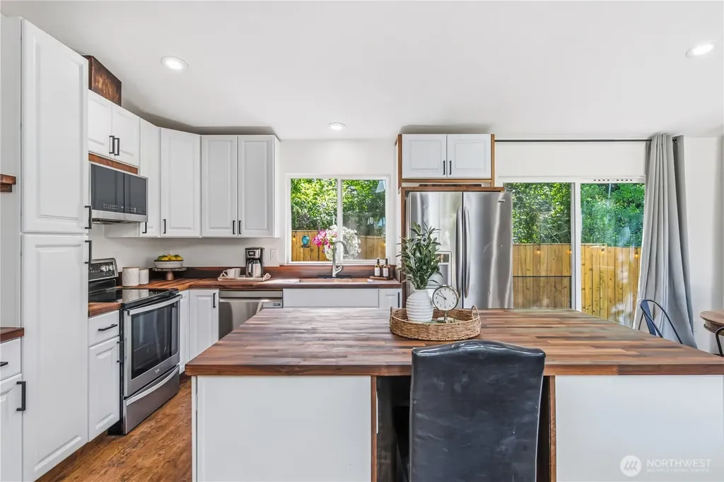 6113 148th Avenue NE Lake Stevens WA 98258