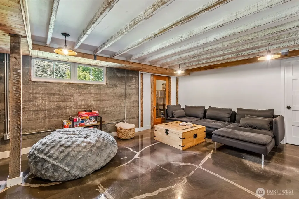 1705 N 82nd Street Seattle WA 98103