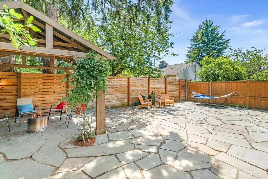 1705 N 82nd Street Seattle WA 98103