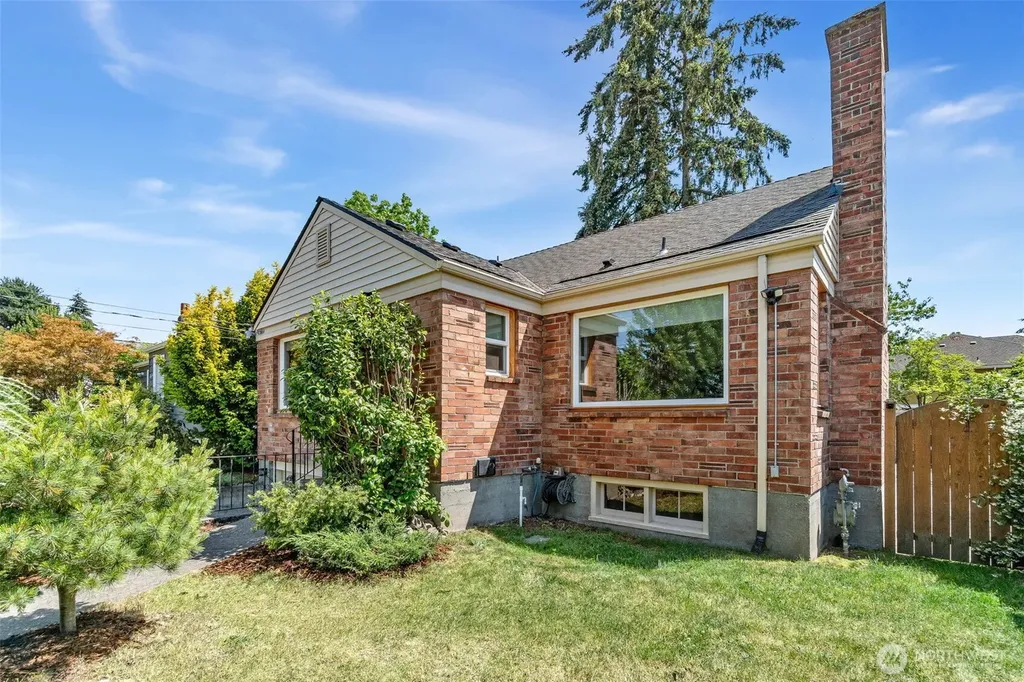 1705 N 82nd Street Seattle WA 98103