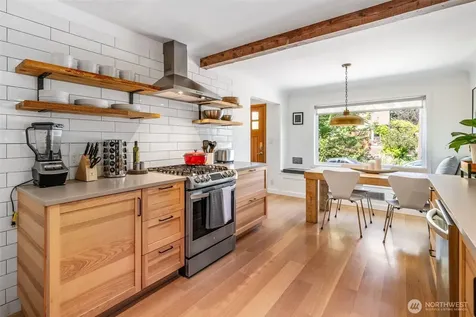 1705 N 82nd Street Seattle WA 98103