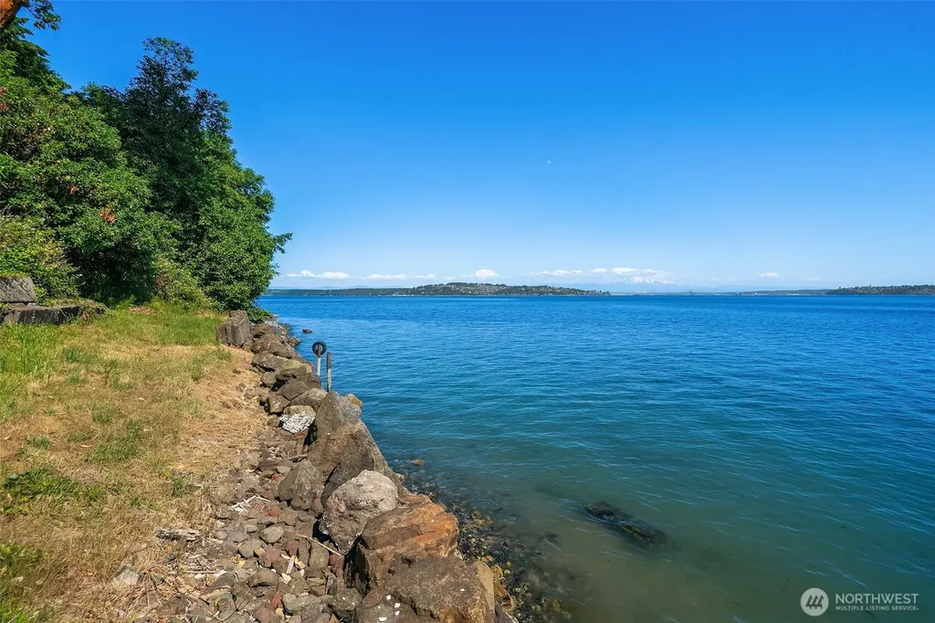 12422 SW Bachelor Road Vashon WA 98070