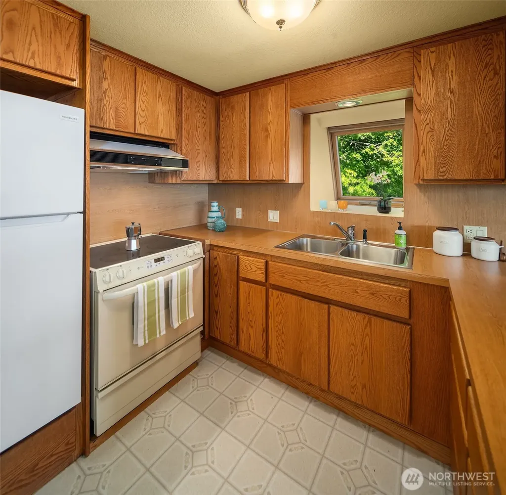 12422 SW Bachelor Road Vashon WA 98070