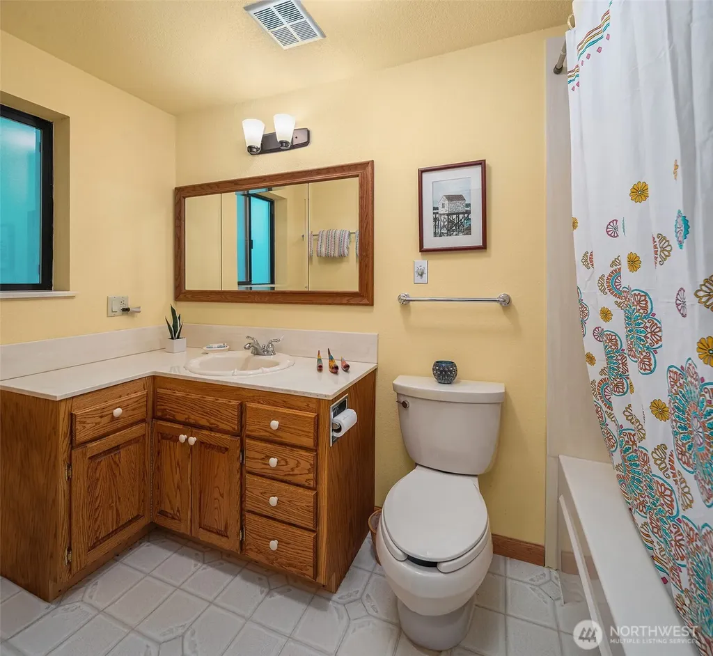 12422 SW Bachelor Road Vashon WA 98070