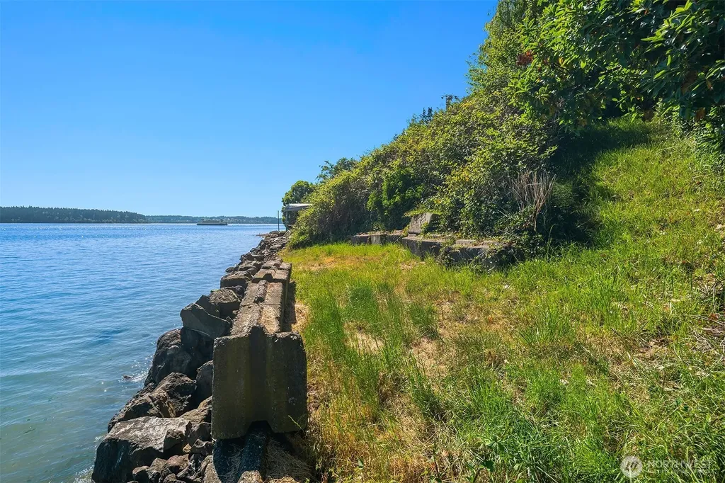 12422 SW Bachelor Road Vashon WA 98070