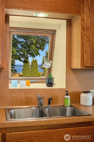 12422 SW Bachelor Road Vashon WA 98070