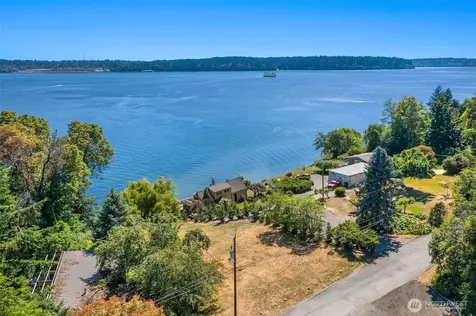 12422 SW Bachelor Road Vashon WA 98070