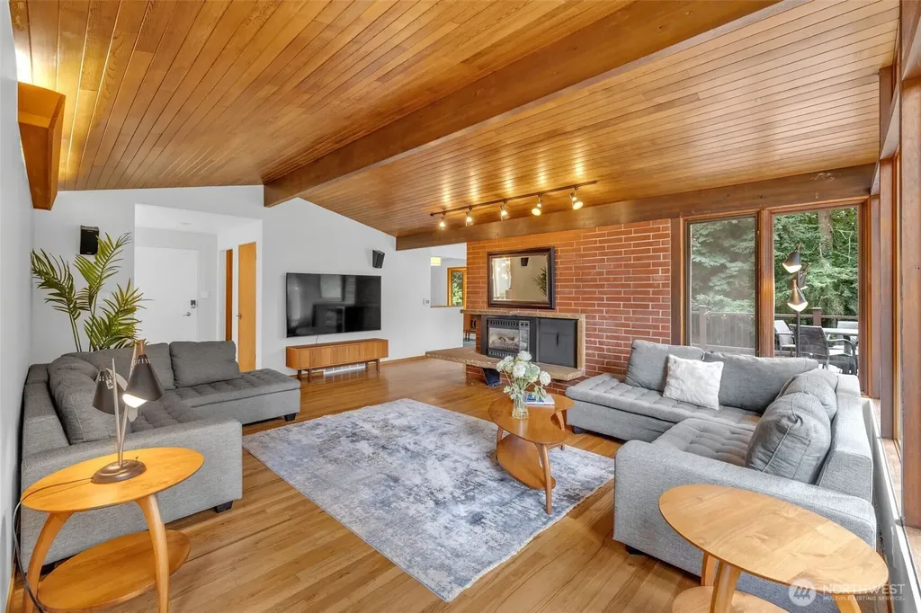 15605 72nd Avenue NE Kenmore WA 98208