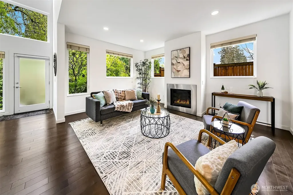 13721 Meridian Avenue N Seattle WA 98133
