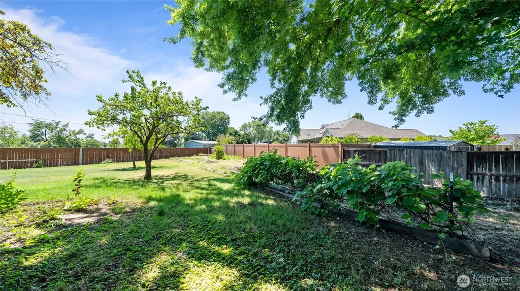 996 SE Admiral Place College Place WA 99324