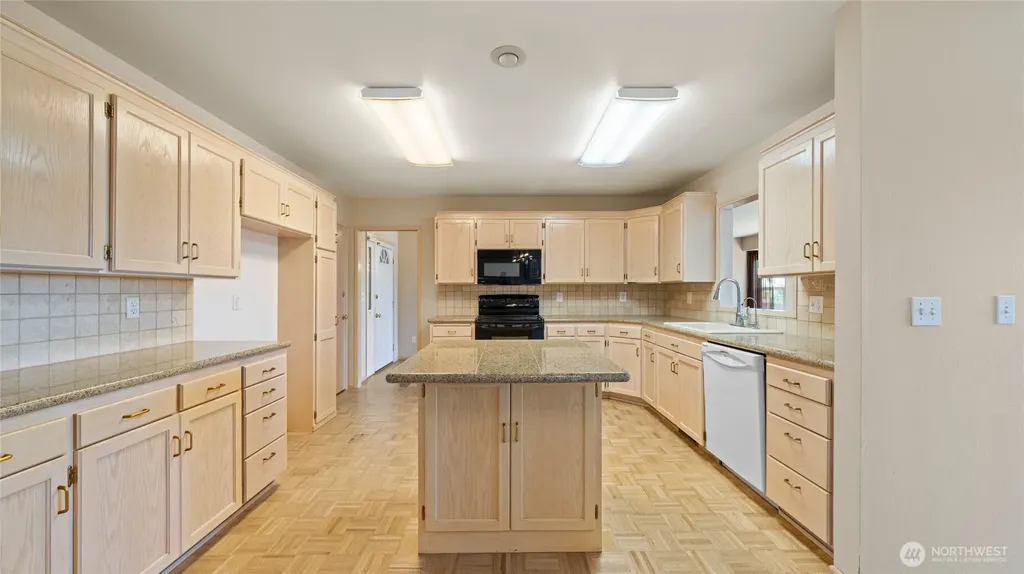 996 SE Admiral Place College Place WA 99324