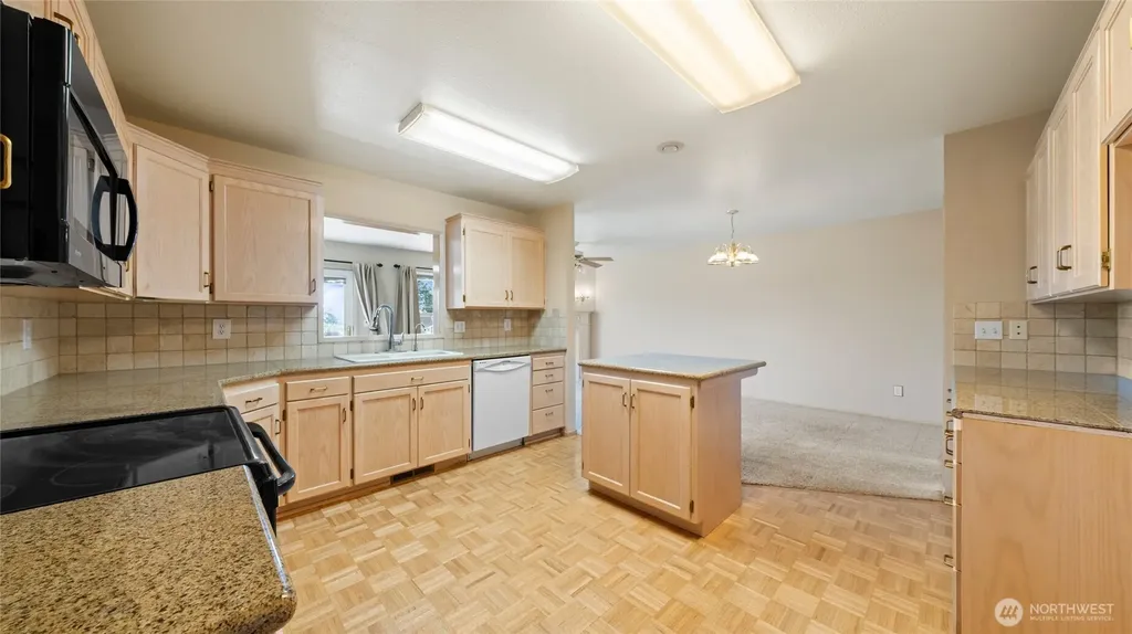 996 SE Admiral Place College Place WA 99324