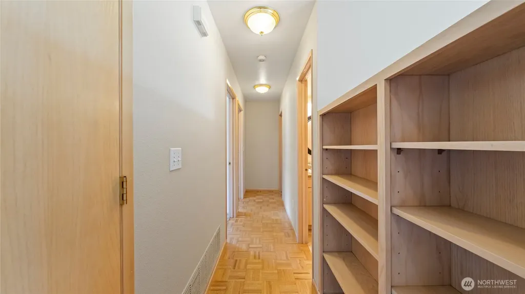 996 SE Admiral Place College Place WA 99324