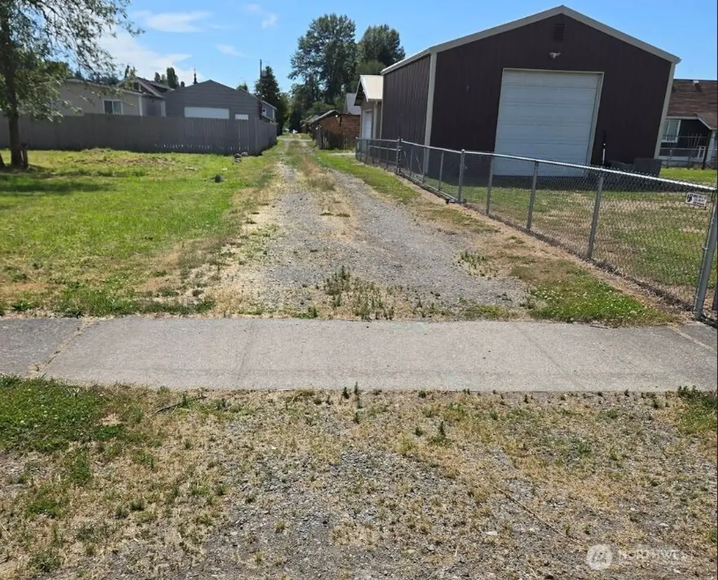 105 SW 3rd Street South Prairie WA 98385