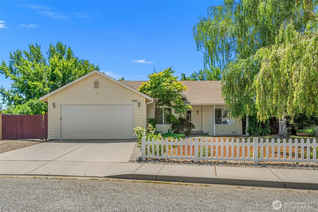 2299 E Veedol Drive East Wenatchee WA 98802