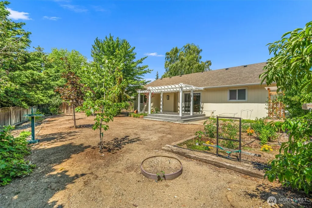 2299 E Veedol Drive East Wenatchee WA 98802