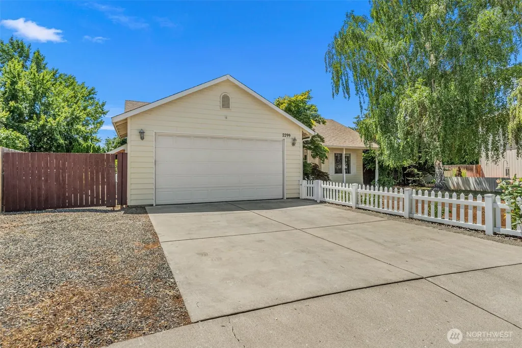 2299 E Veedol Drive East Wenatchee WA 98802