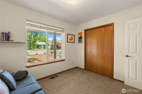 2299 E Veedol Drive East Wenatchee WA 98802