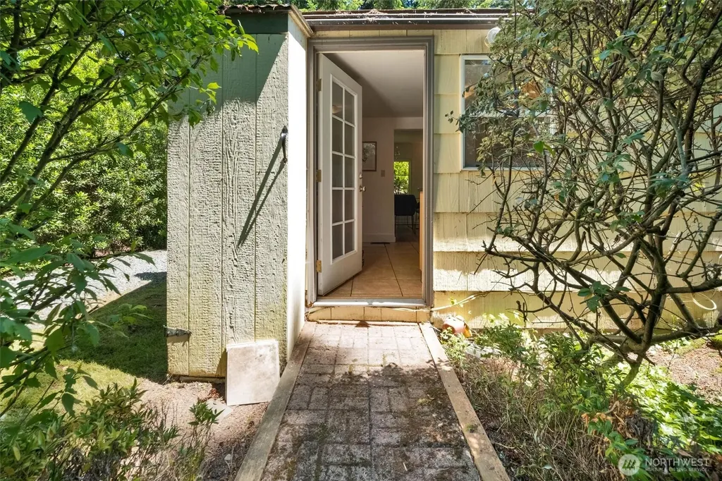 13753 Stone Avenue N Seattle WA 98133