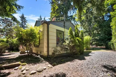 13753 Stone Avenue N Seattle WA 98133