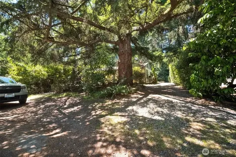 13753 Stone Avenue N Seattle WA 98133