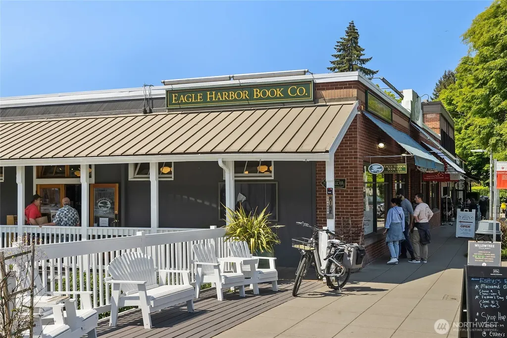 203 Madrona Way NE Bainbridge Island WA 98110