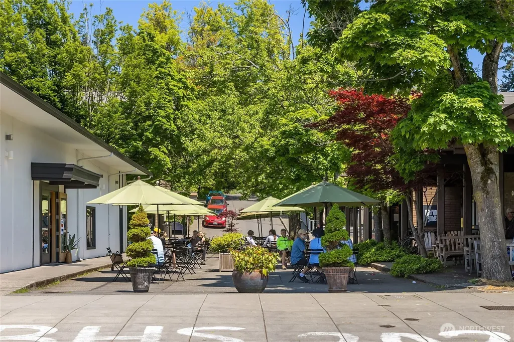 203 Madrona Way NE Bainbridge Island WA 98110