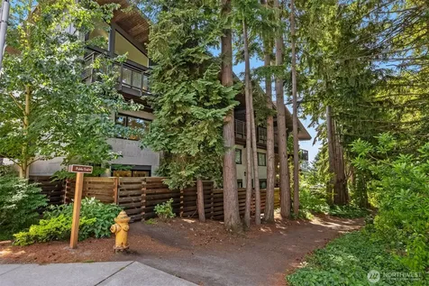 203 Madrona Way NE Bainbridge Island WA 98110