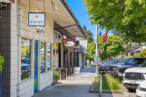203 Madrona Way NE Bainbridge Island WA 98110