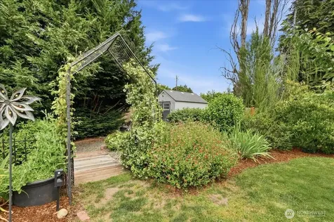 2001 5th Avenue NW Puyallup WA 98371