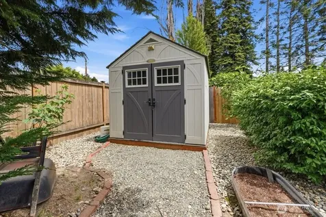2001 5th Avenue NW Puyallup WA 98371