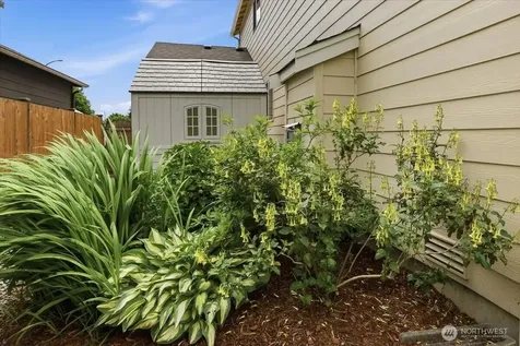 2001 5th Avenue NW Puyallup WA 98371